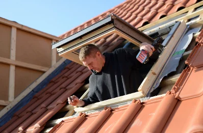 Pose de fenêtres de toit Velux à Espelette
